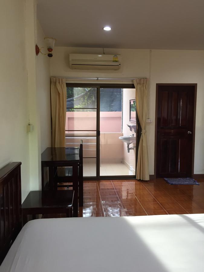 Poon Suk Hotel Kabin Buri Buitenkant foto