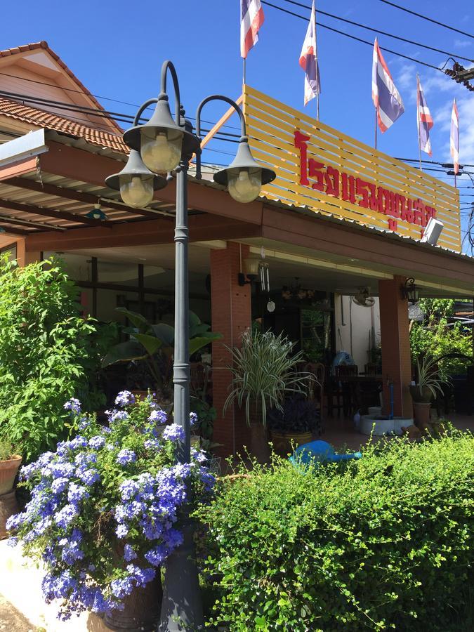Poon Suk Hotel Kabin Buri Buitenkant foto