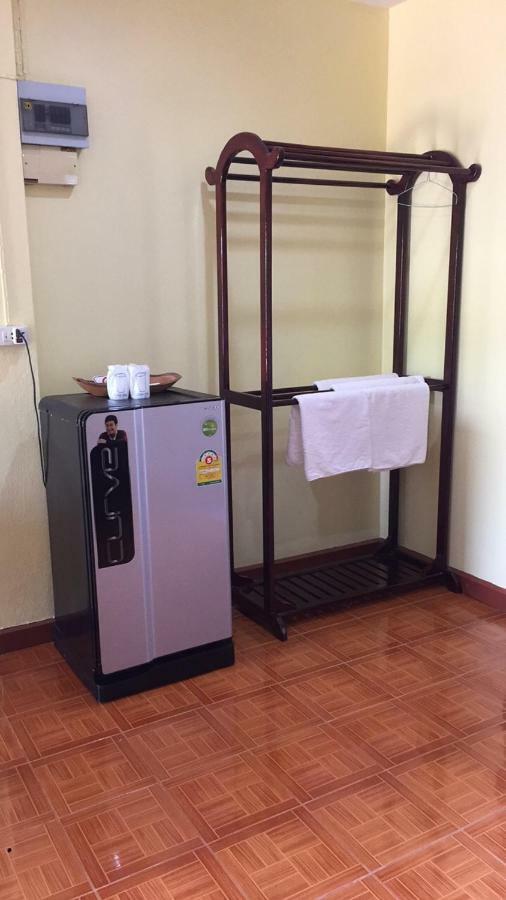 Poon Suk Hotel Kabin Buri Buitenkant foto