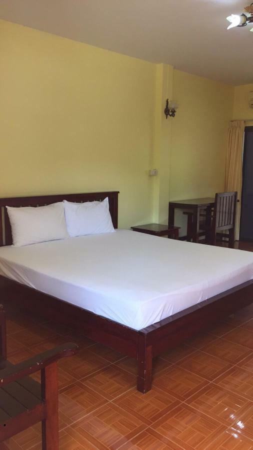 Poon Suk Hotel Kabin Buri Buitenkant foto