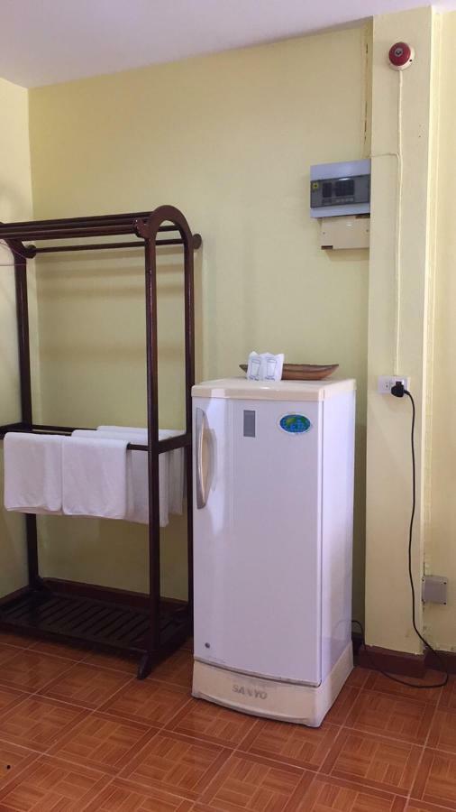 Poon Suk Hotel Kabin Buri Buitenkant foto